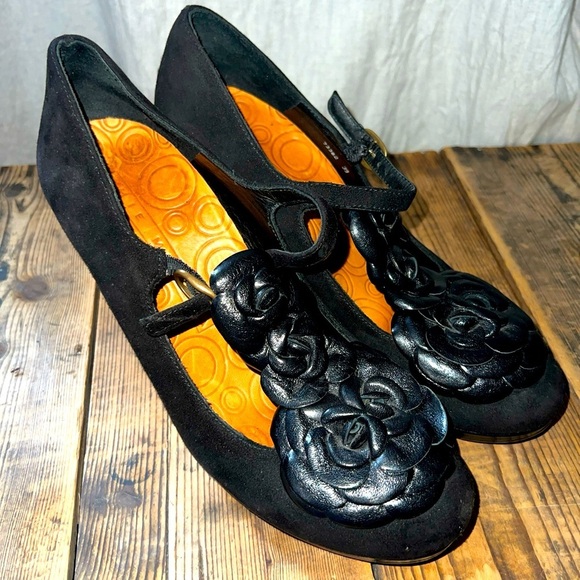 CHIE MIHARA Black Leather PLATFORM PUMPS FLORAL APPLIQUE Black HEELS Size 8.5 - Picture 1 of 11